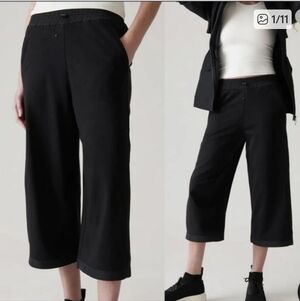 Athleta Triumph Hybrid Wide Crop